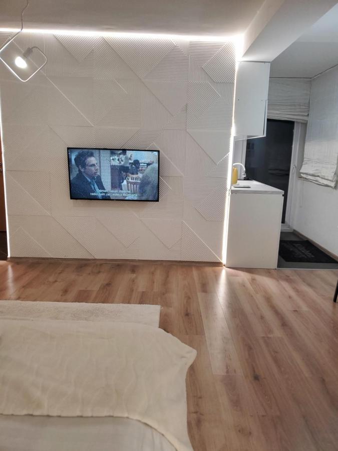 Ferienwohnung Sleep And Drive White Sarajevo Exterior foto